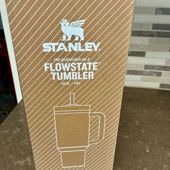New Stanley & Coach Pink The Quencher H2.0 Flowstate Tumbler 40 oz. - Picture 5 of 5